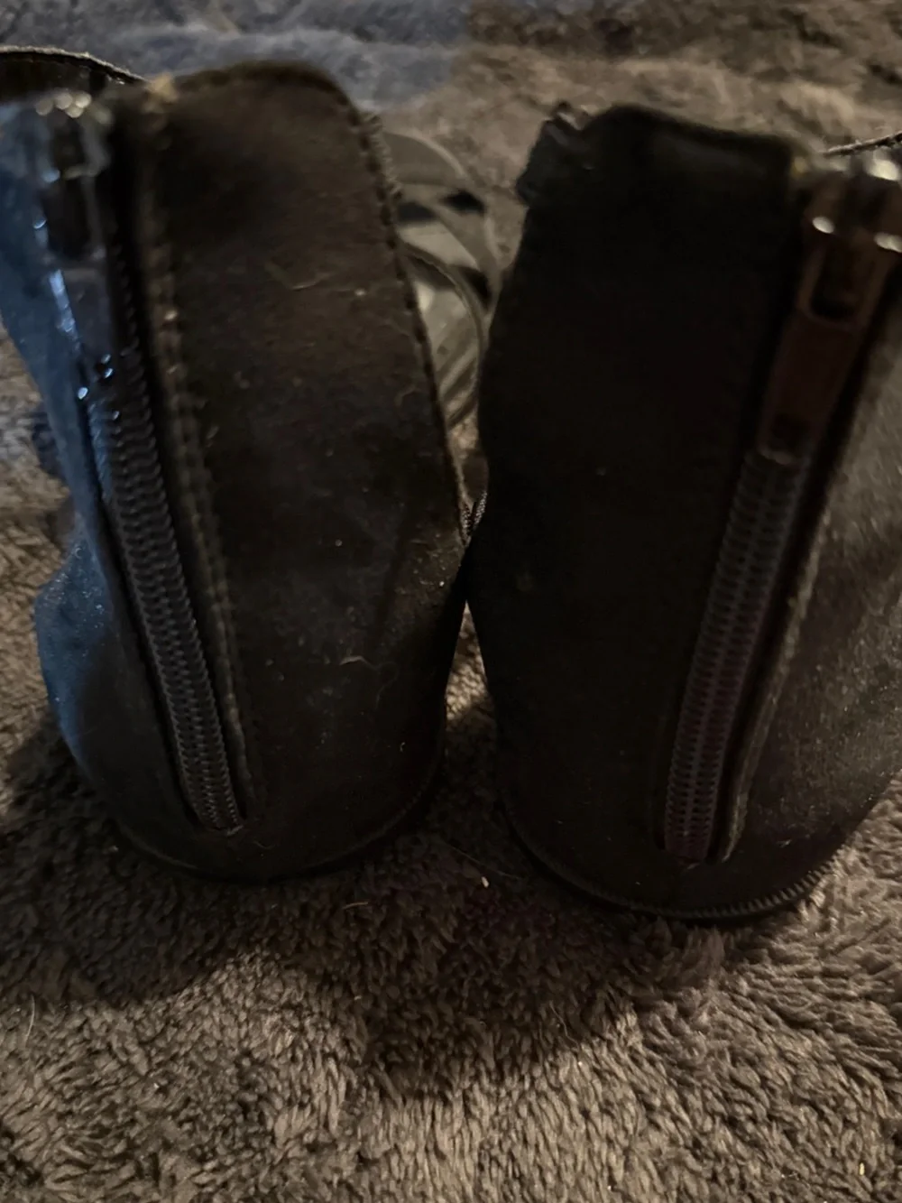 New! Cloudwalkers Black Laser-Cut T-Strap Sandals
